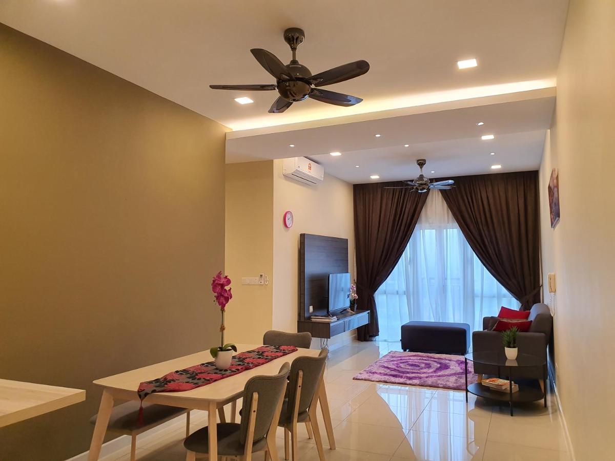 Southville Stay 2 @ Savanna Executive Suite Kampong Tangkas Exterior photo