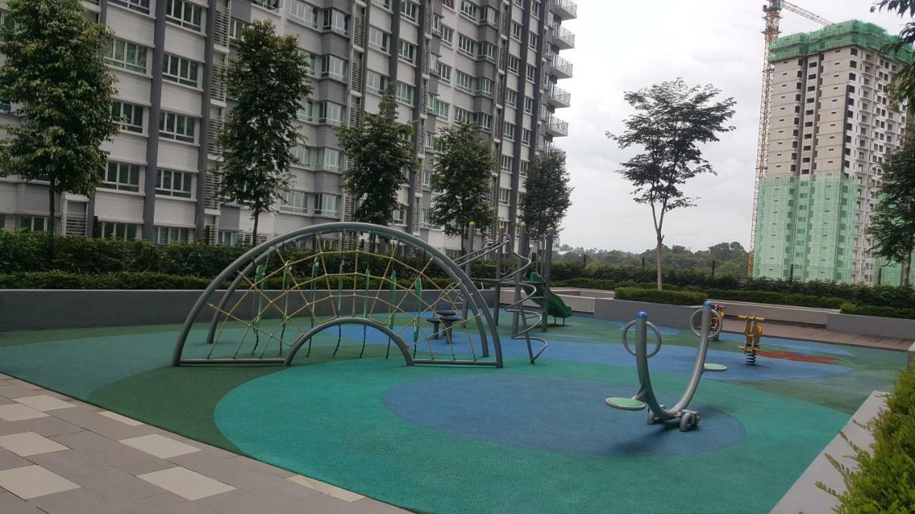 Southville Stay 2 @ Savanna Executive Suite Kampong Tangkas Exterior photo