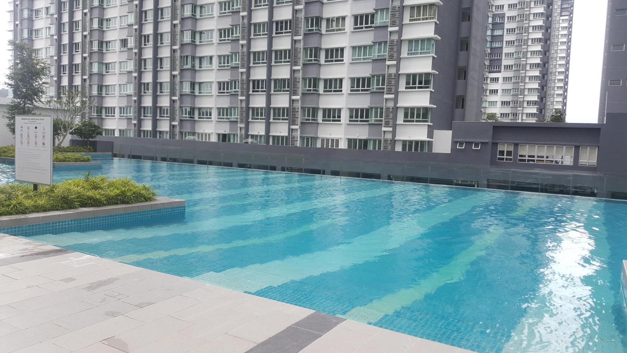 Southville Stay 2 @ Savanna Executive Suite Kampong Tangkas Exterior photo