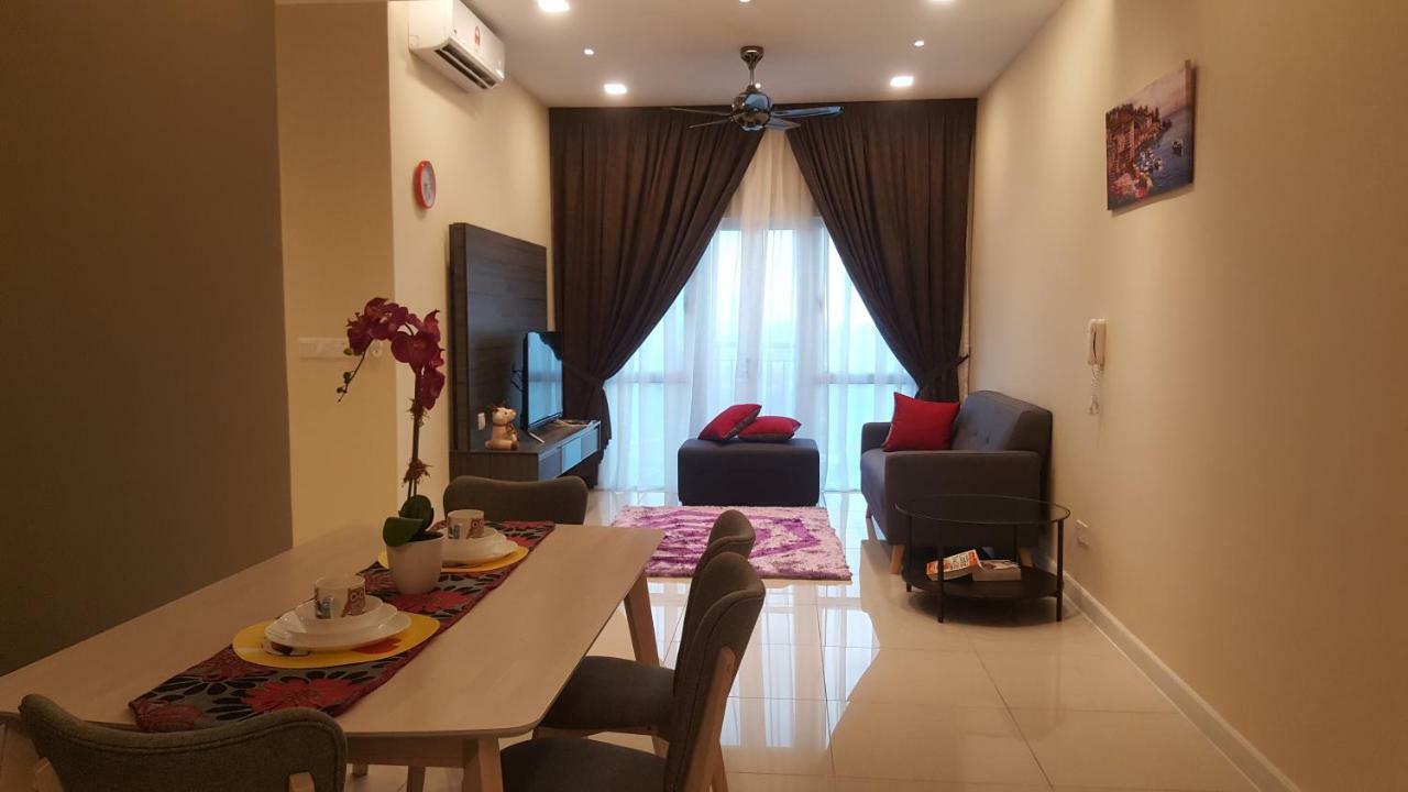 Southville Stay 2 @ Savanna Executive Suite Kampong Tangkas Exterior photo