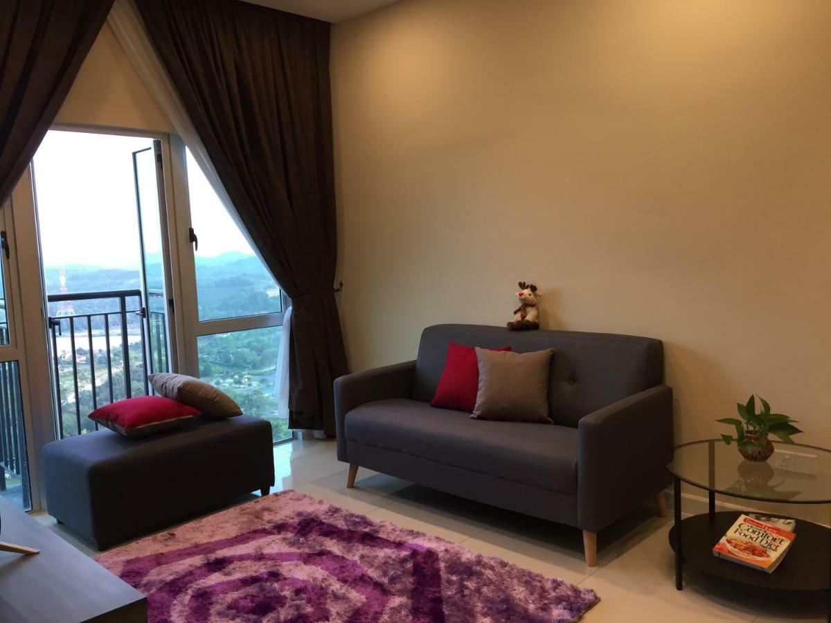 Southville Stay 2 @ Savanna Executive Suite Kampong Tangkas Exterior photo