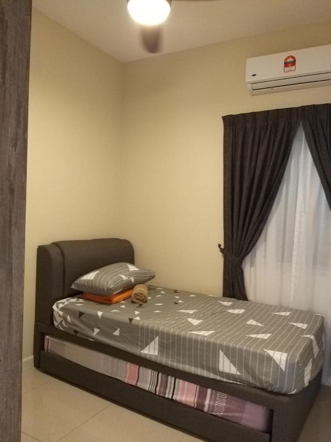 Southville Stay 2 @ Savanna Executive Suite Kampong Tangkas Exterior photo
