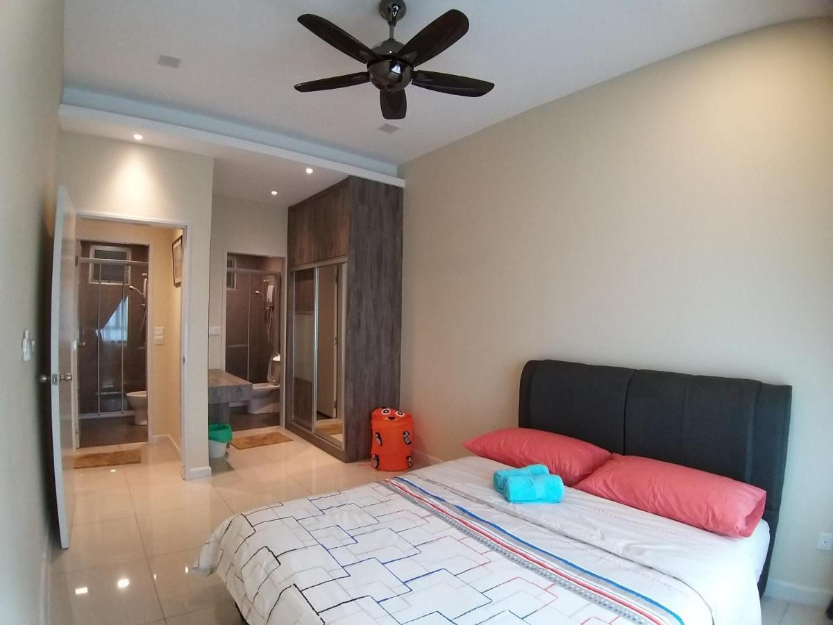Southville Stay 2 @ Savanna Executive Suite Kampong Tangkas Exterior photo